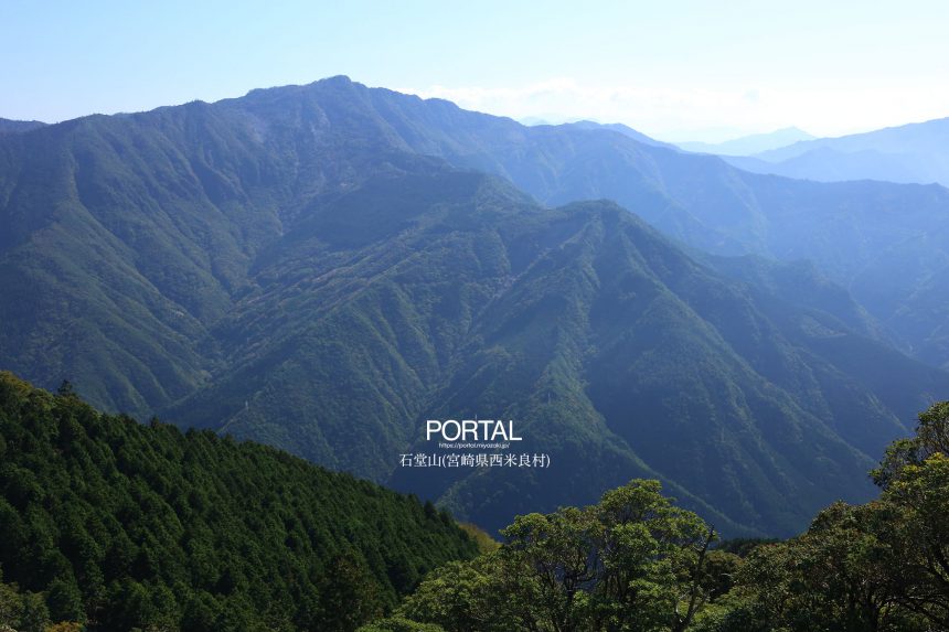市房山から眺める石堂山