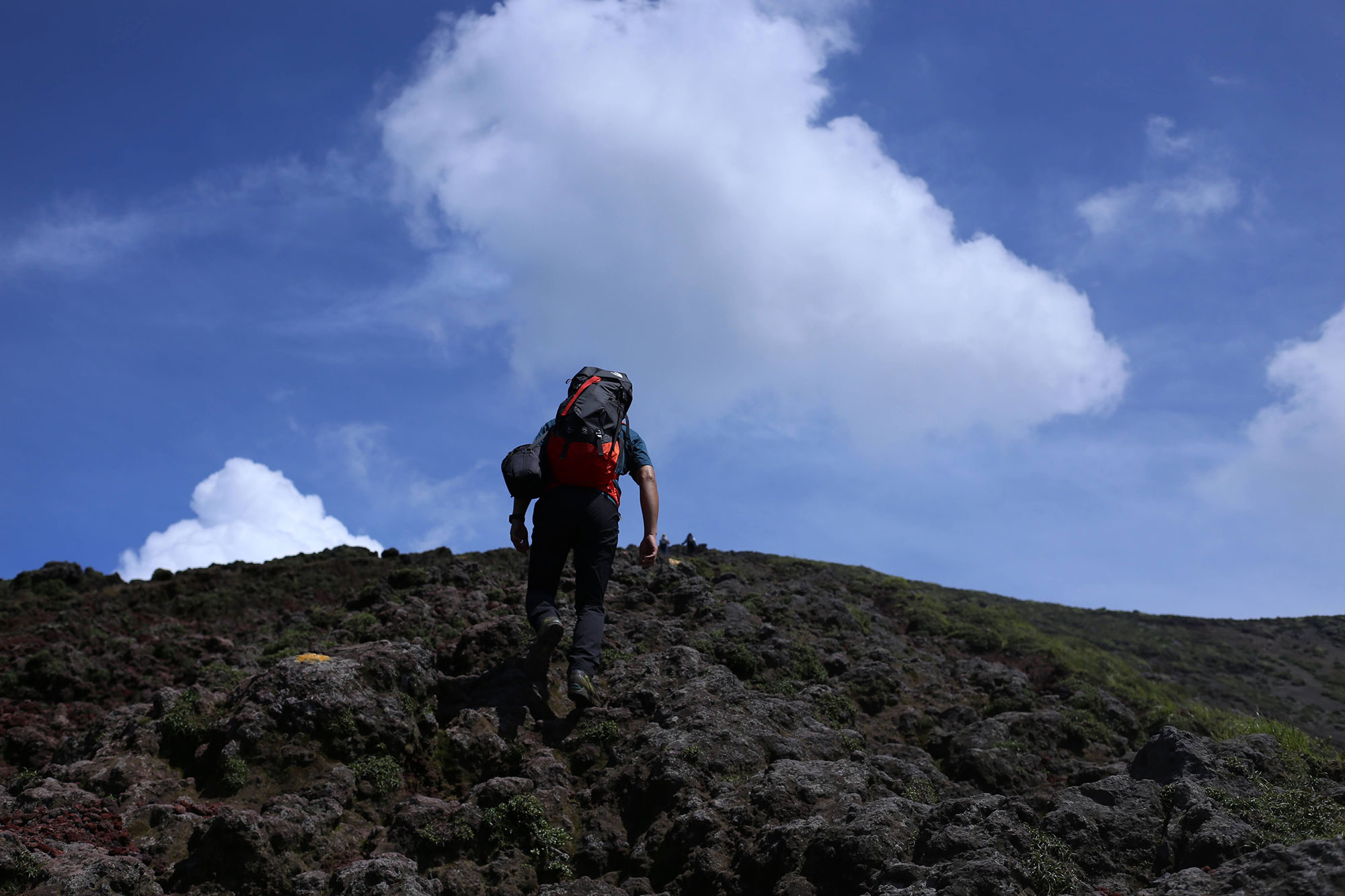 高千穂河原からの登山道にて