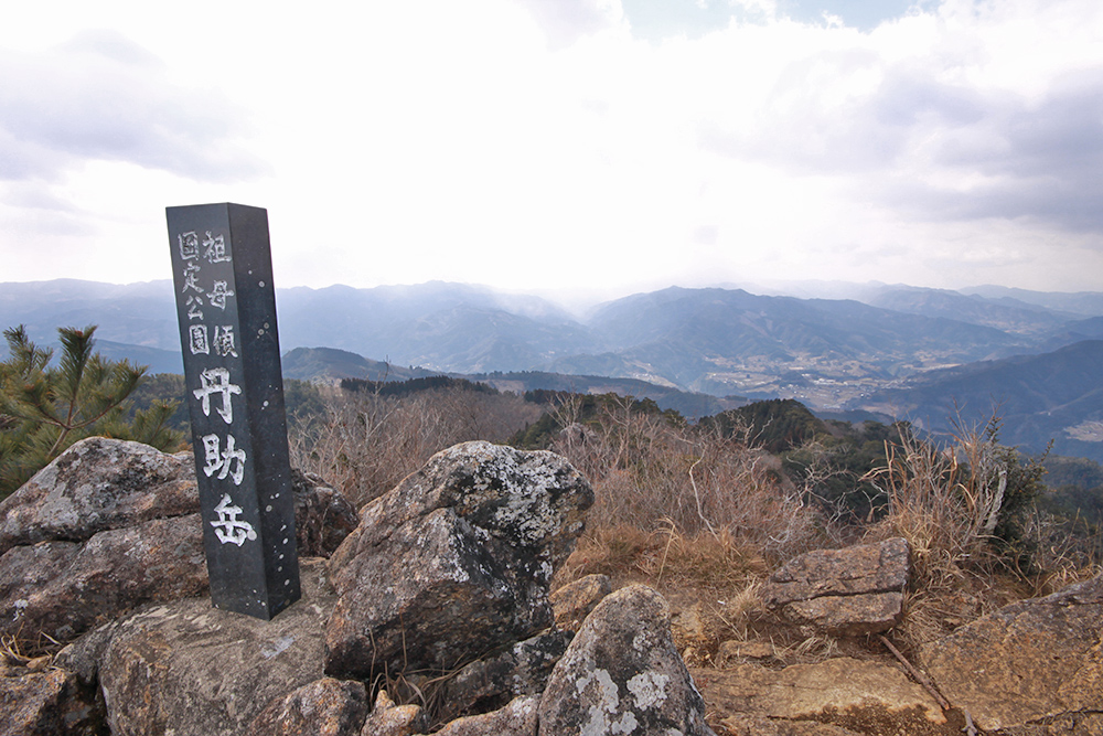 矢筈岳･丹助岳はいずれも手軽に山頂まで行くことができ、手軽に美しい風景を楽しめます