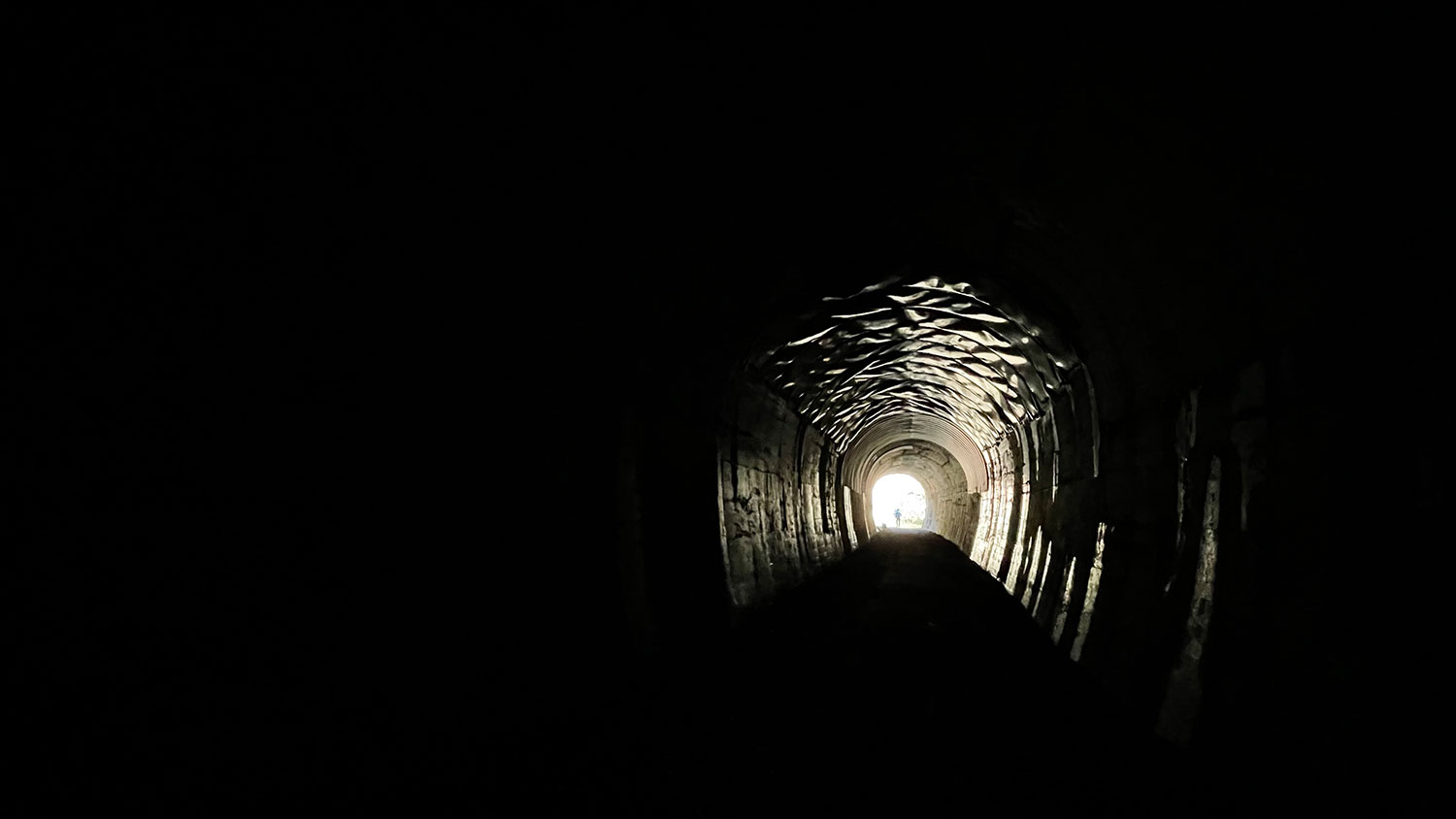 距離の長いトンネル