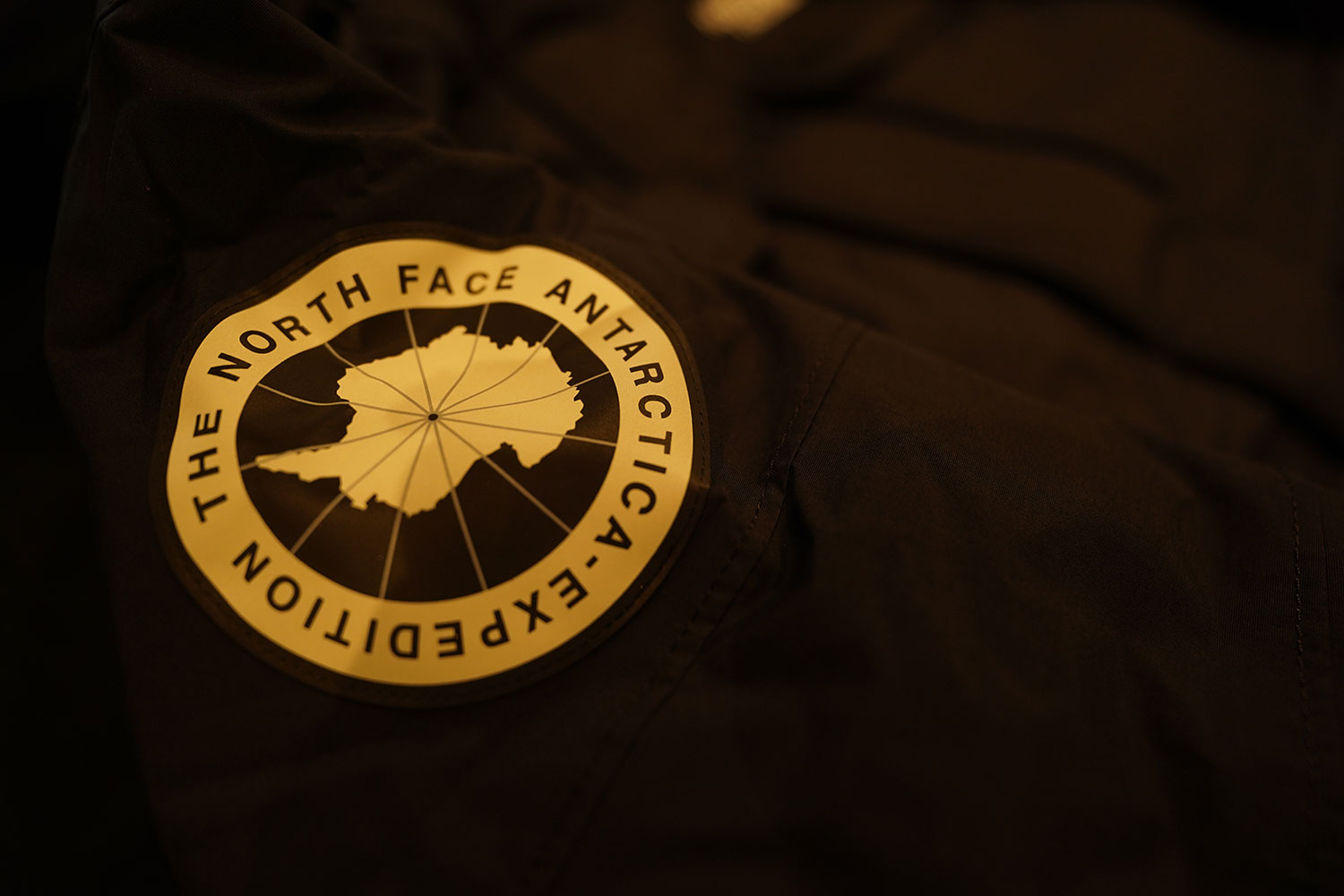 日本南極地域観測隊と共同開発のジャケット