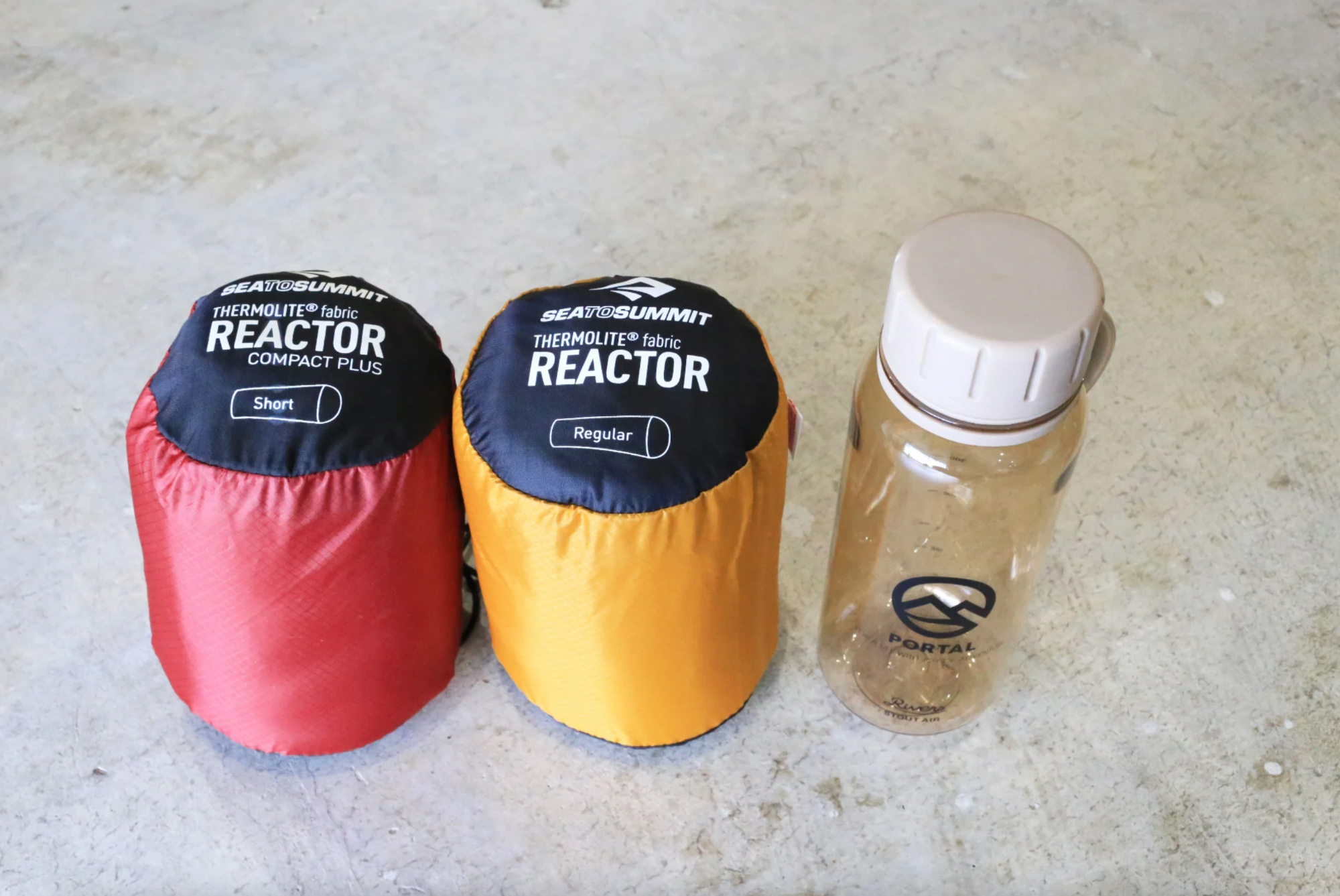  (左 : Thermolite Reactor Compact Plus / 右 : Thermolite Reactor )550mlのボトルと比較してもコンパクトです。 
