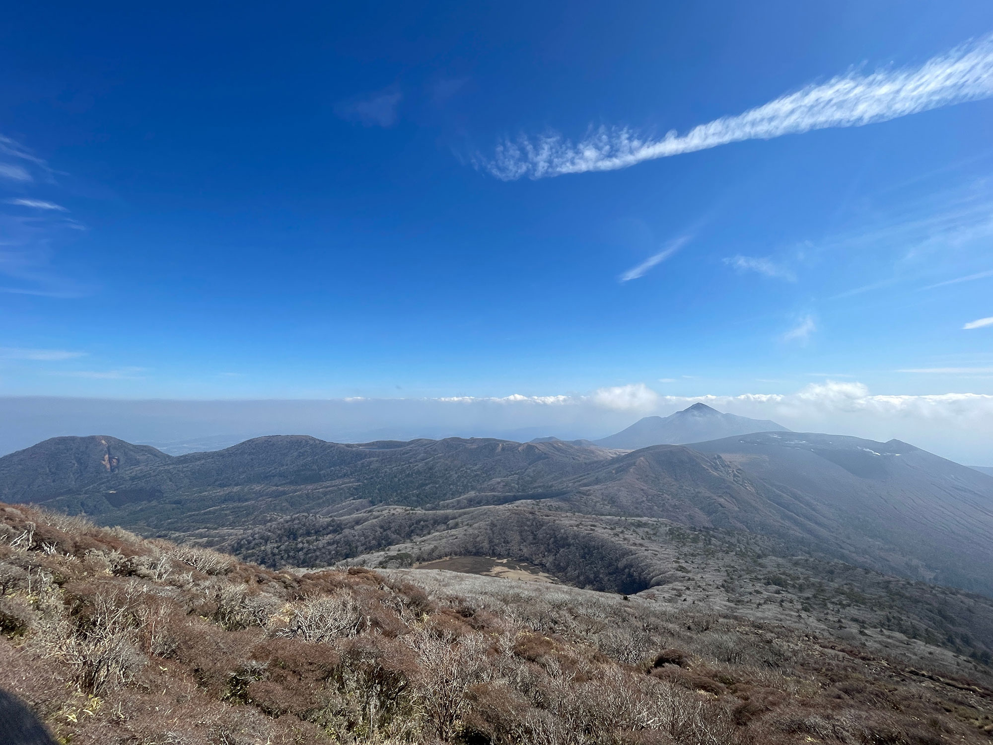 コース上で眺める霧島山系の風景