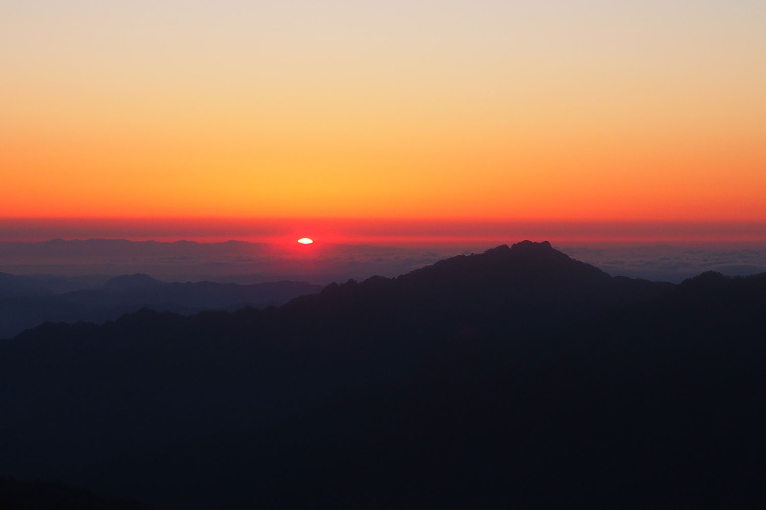 傾山と朝日