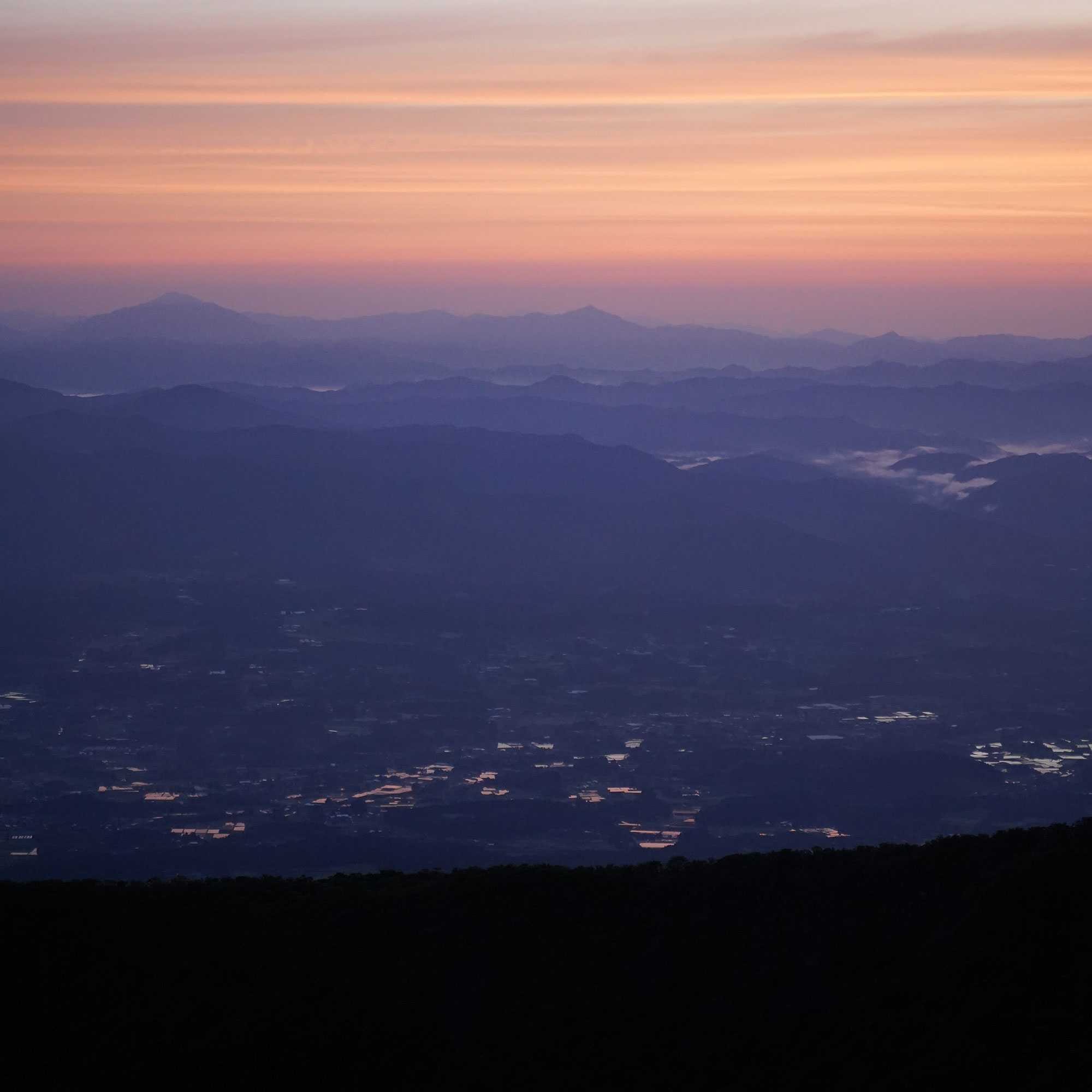 霧島山系の山頂から