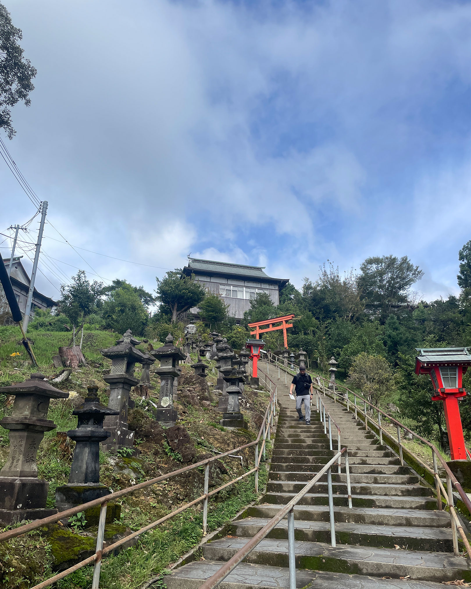 美味い茶をいただいて霞神社を後にします