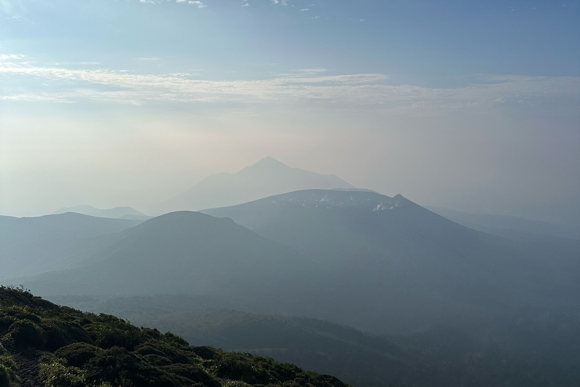 韓国岳山頂から眺める次の目的地方面