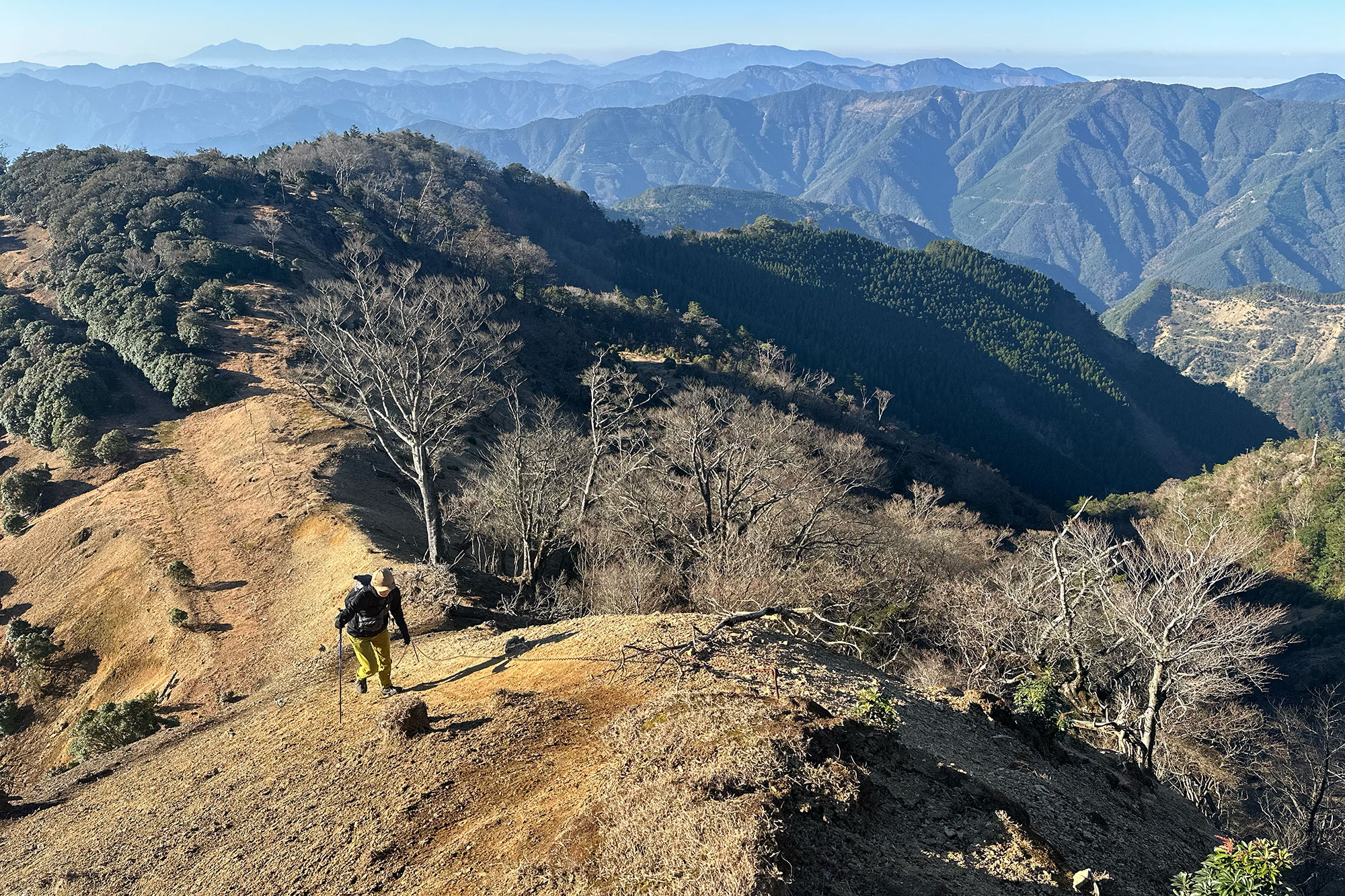 石堂山の登山道にて