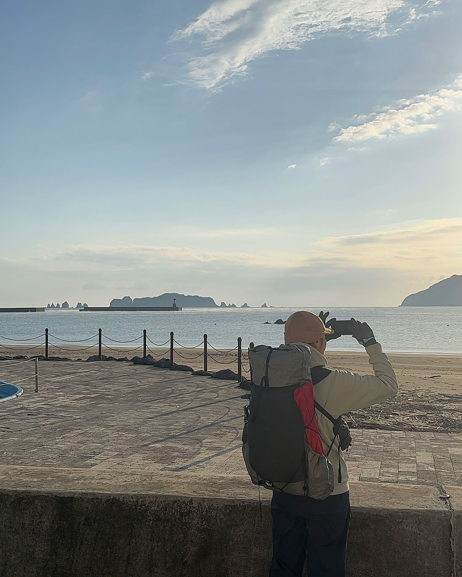 朝の海にて