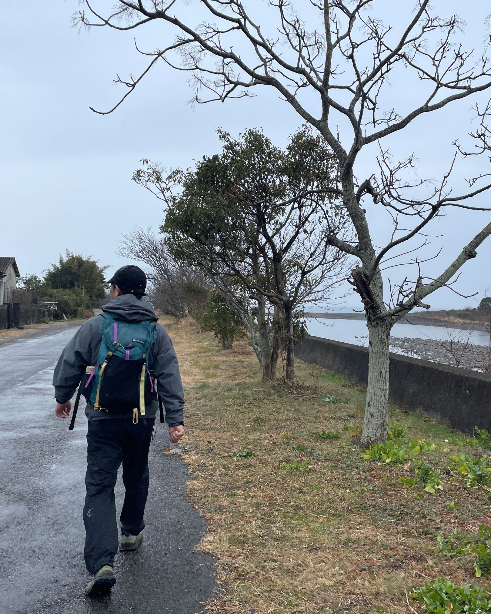 石並川沿いを歩く