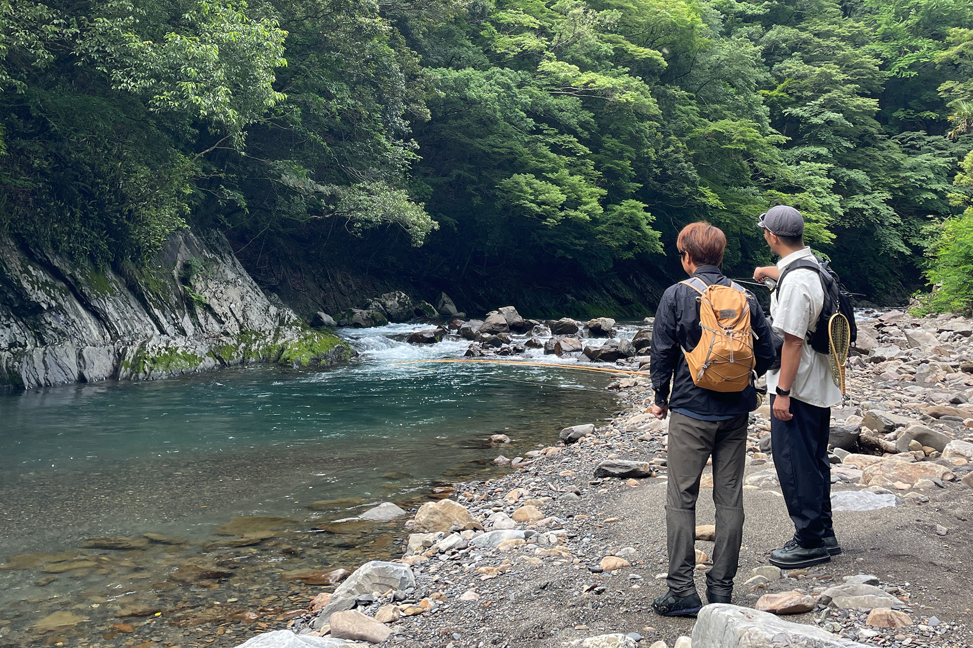 川を見ながら一緒に考える